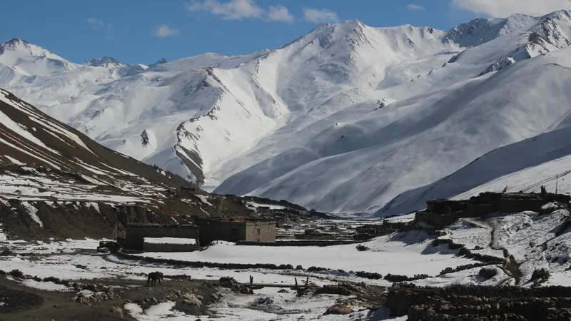 dho_village_winter